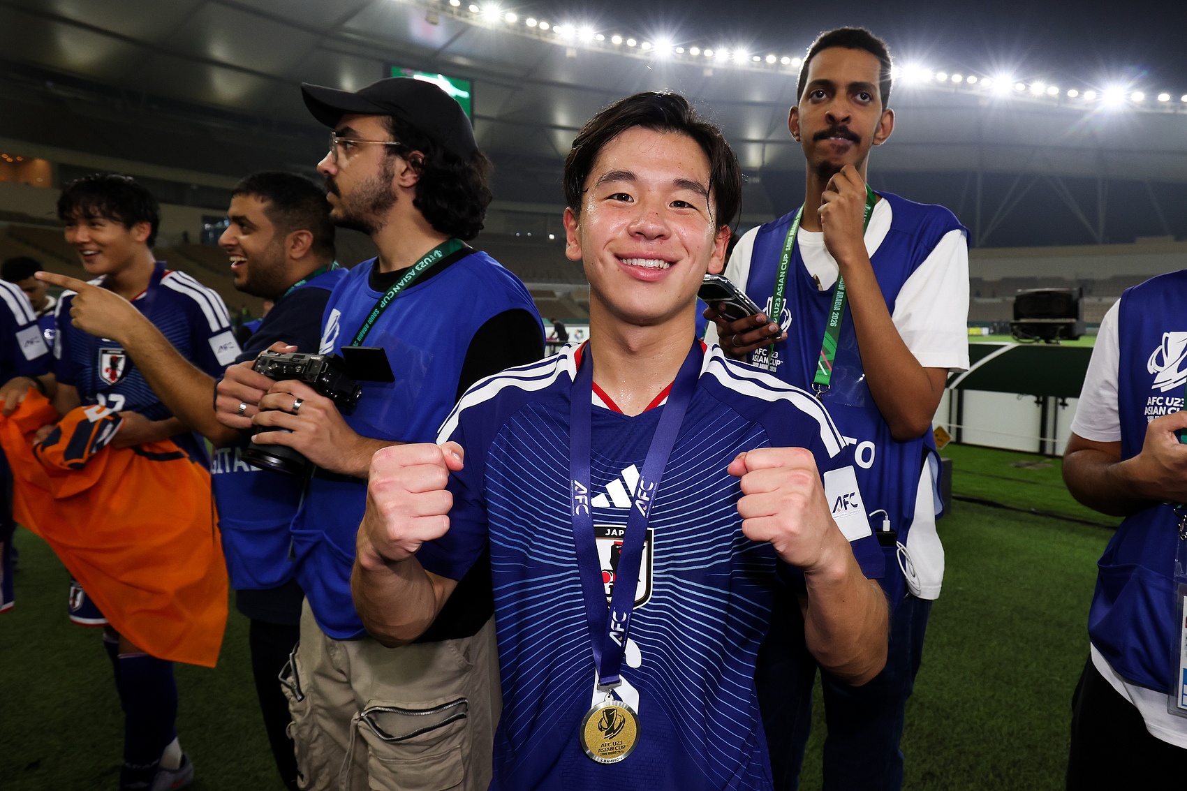 国安1-1申花全场数据：射门12-6，射正3-1，控球48%-52%