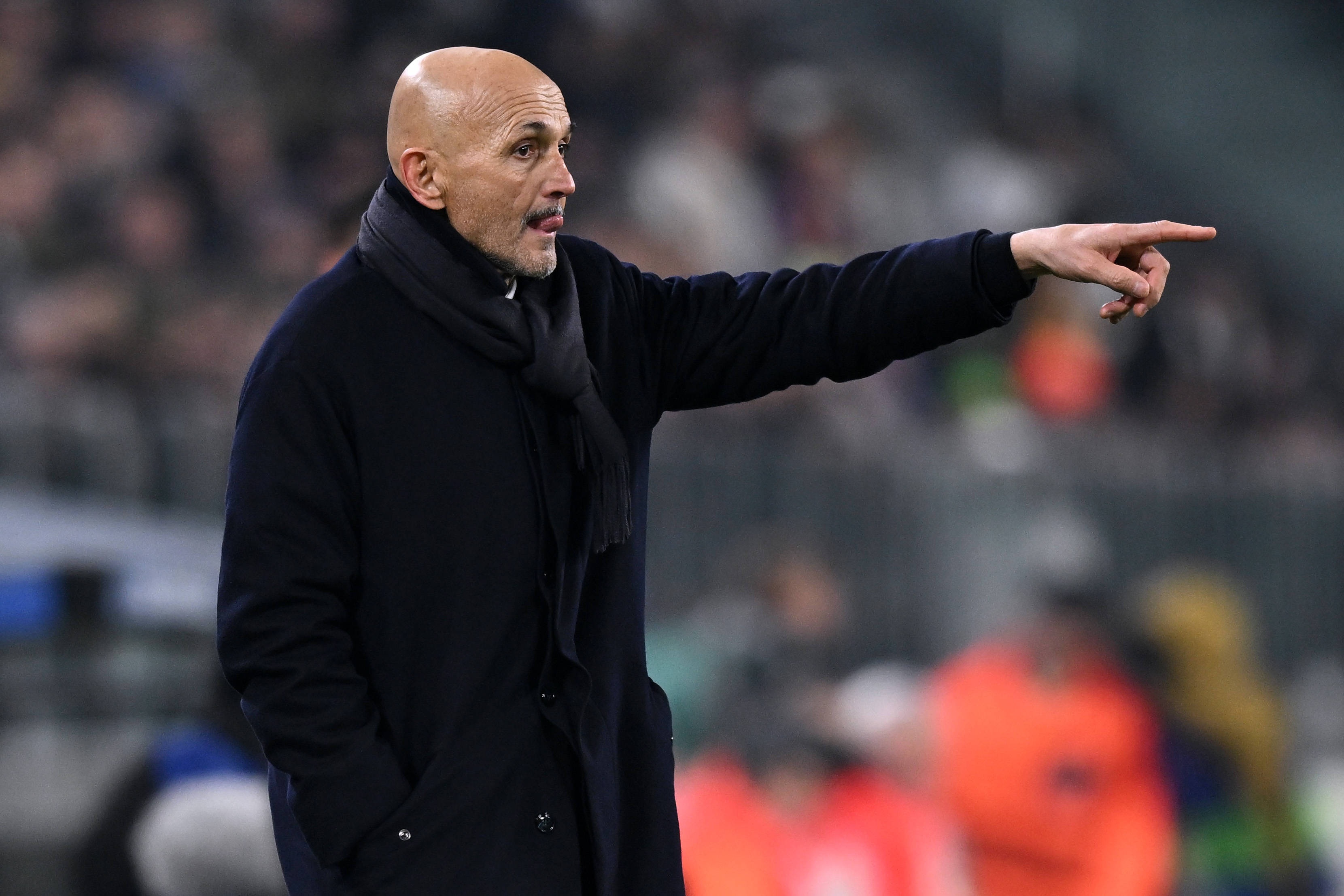 队报：为备战欧冠1/4决赛，巴黎在考虑是否申请对朗斯的法甲延期