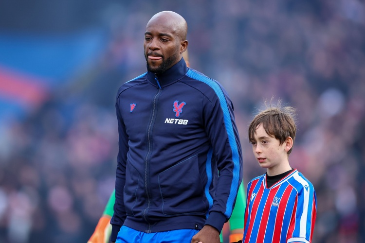 国安1-1申花全场数据：射门12-6，射正3-1，控球48%-52%