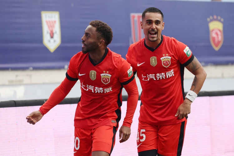 机会靠自己抢！乐福球运丢了 杨瀚森拿到顺势勾手命中