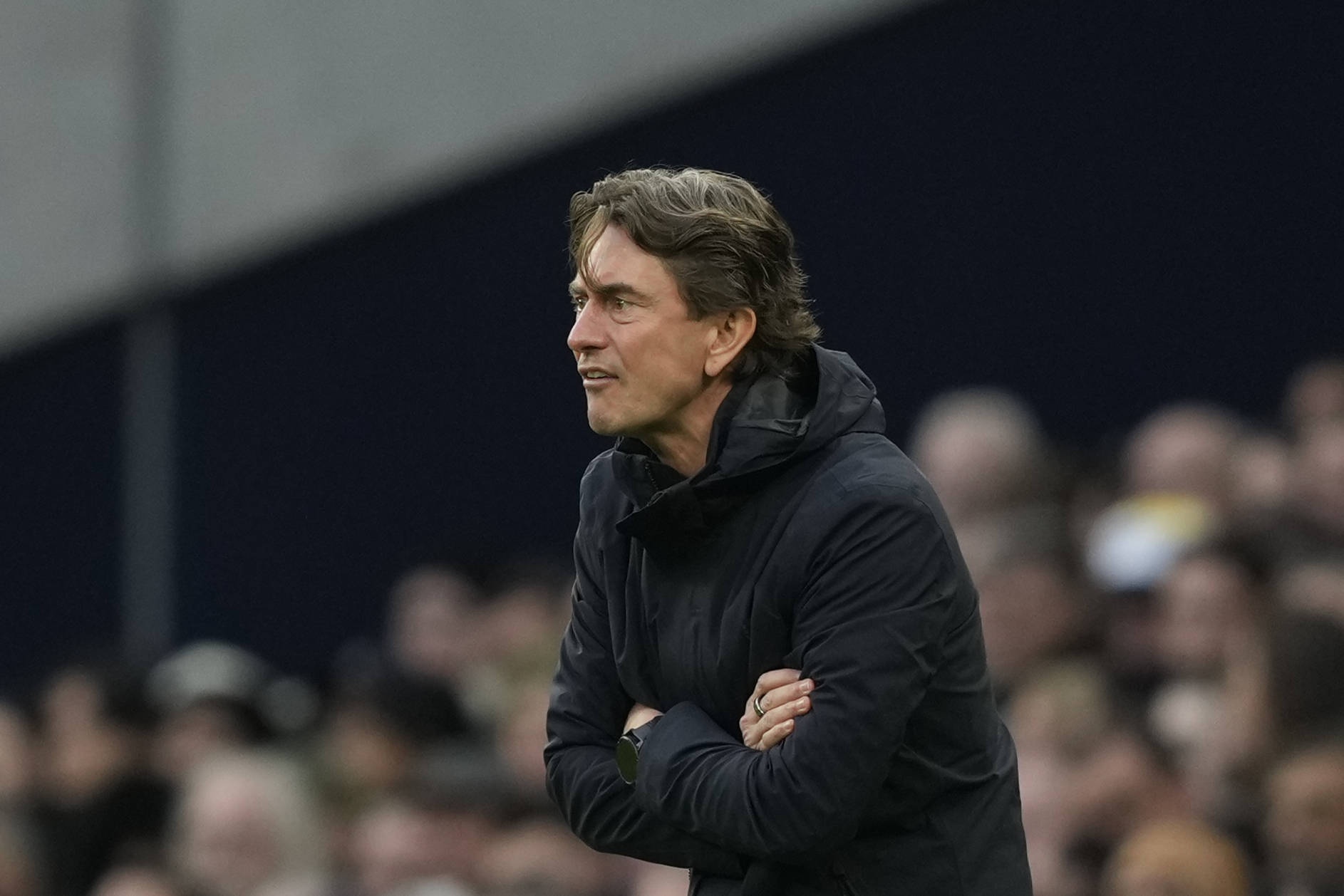 詹俊：阿玛德倒地个人觉得应该判点，曼联后腰防守太依赖卡塞米罗